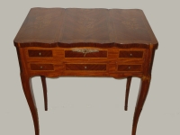 Toilette table